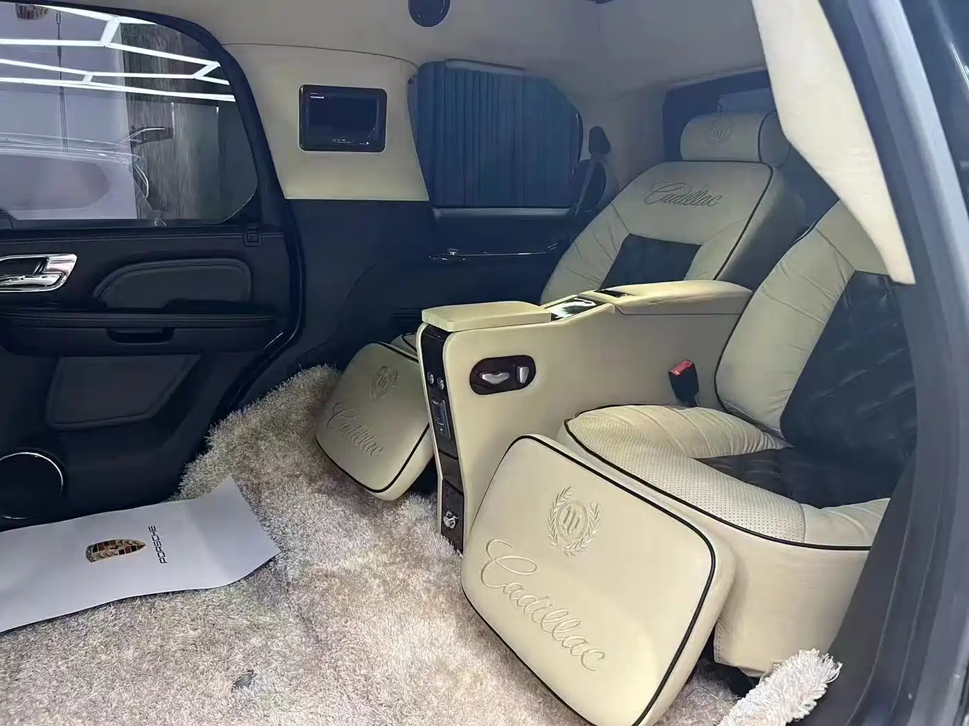 Cadillac Escalade 2013 6.2L ESV Platinum Extended фото 13