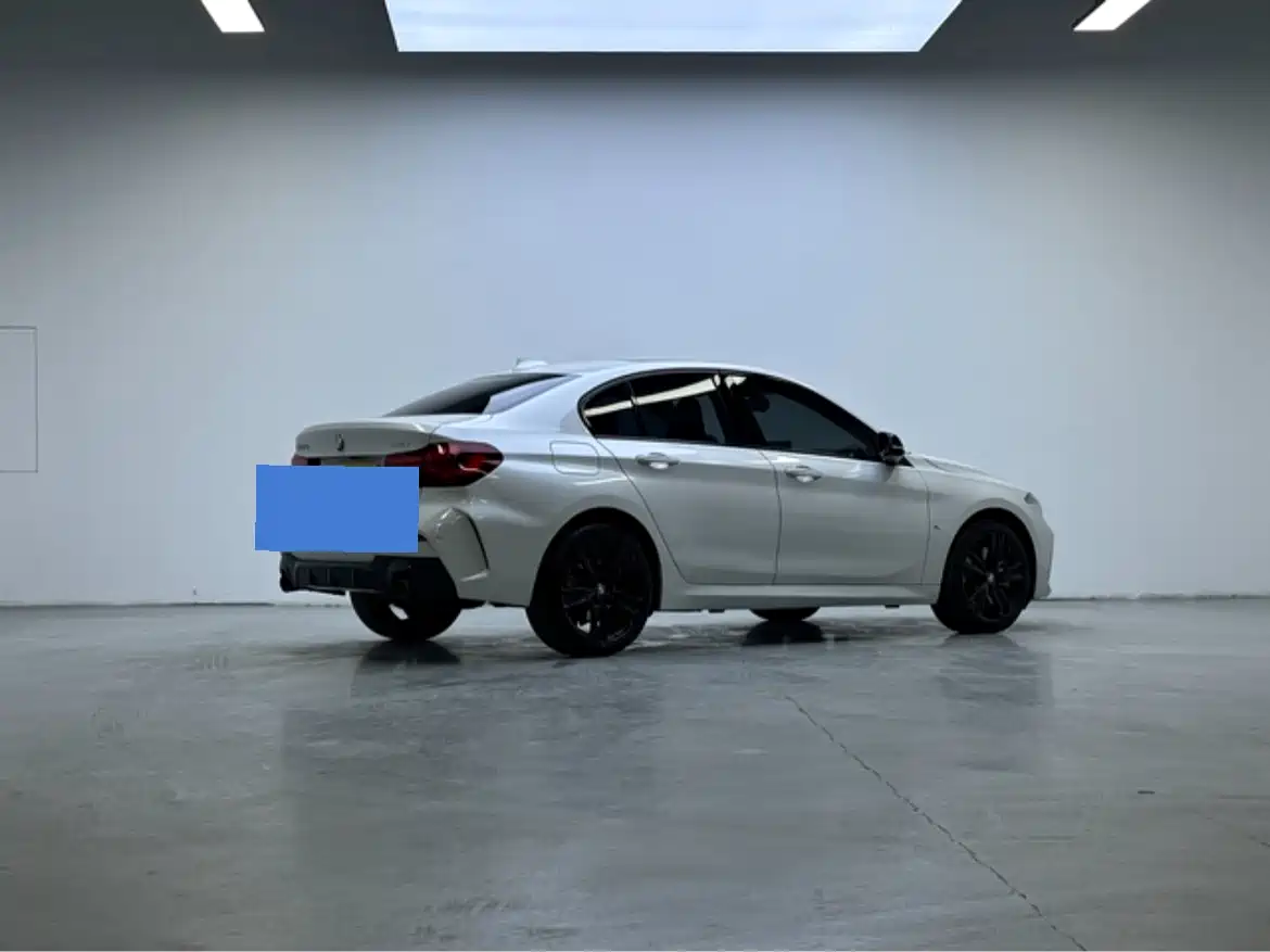 BMW 1 Series 2023 125i M Sport Shadow Edition фото 3