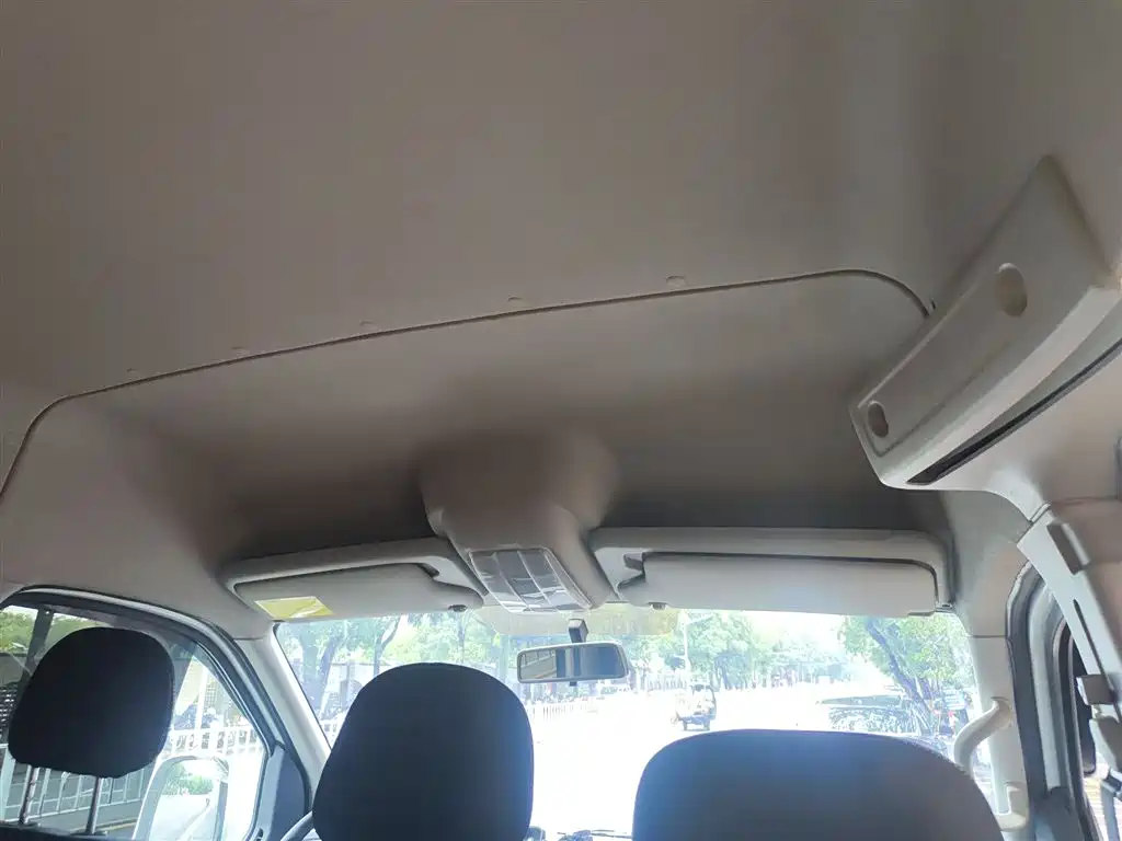 SAIC Maxus Xintu V80 2025 PRO Aoyun 2.0T AMT Short Wheelbase Medium Roof 7/8/9-Seater фото 9