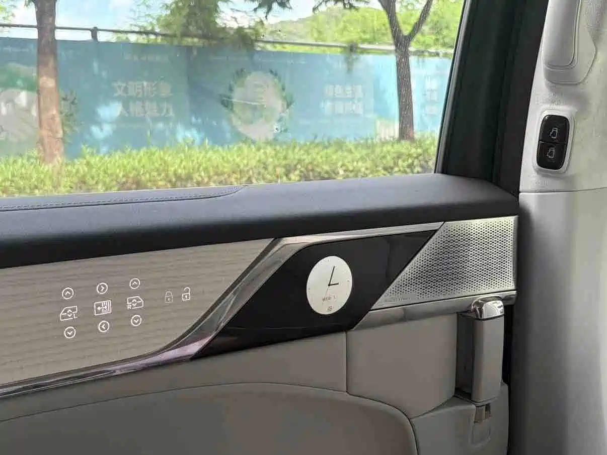 Volvo EM90 2024 2025 Ultra Six-Seater