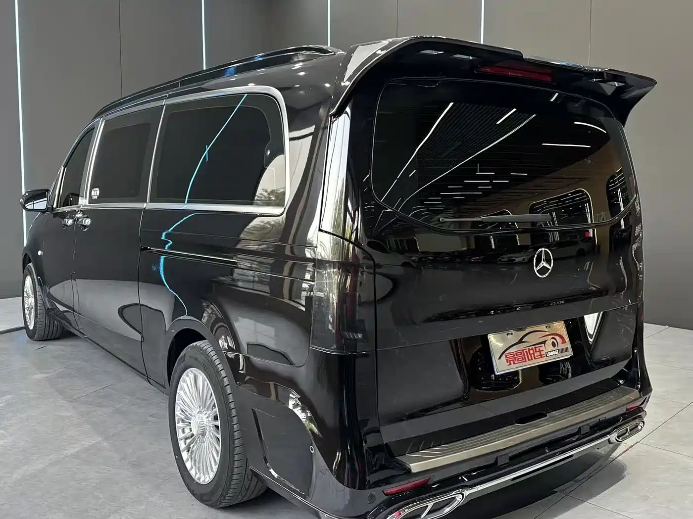 Mercedes-Benz Vito 2023 2.0T Business 7-Seater фото 8