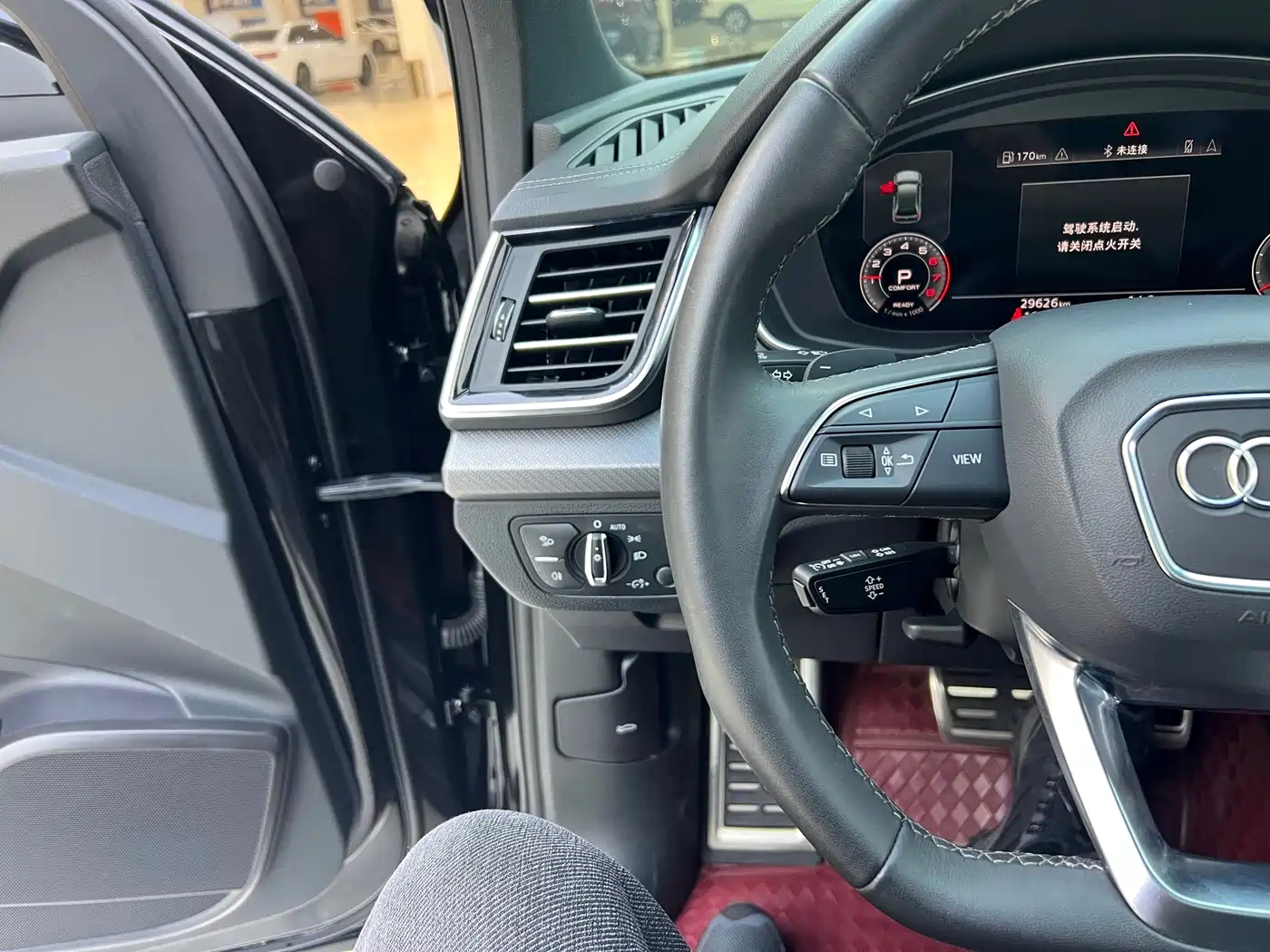 Audi Q5L 2024 Model 40 TFSI Luxury Dynamic фото 13