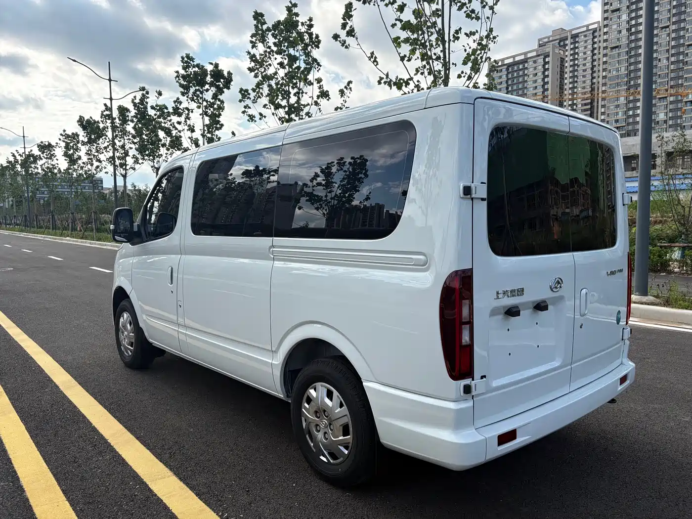 SAIC Maxus Xintu V80 2025 PRO Pride Transport 2.0T Manual Short Wheelbase Ultra-low Roof 5/6 Seats фото 4