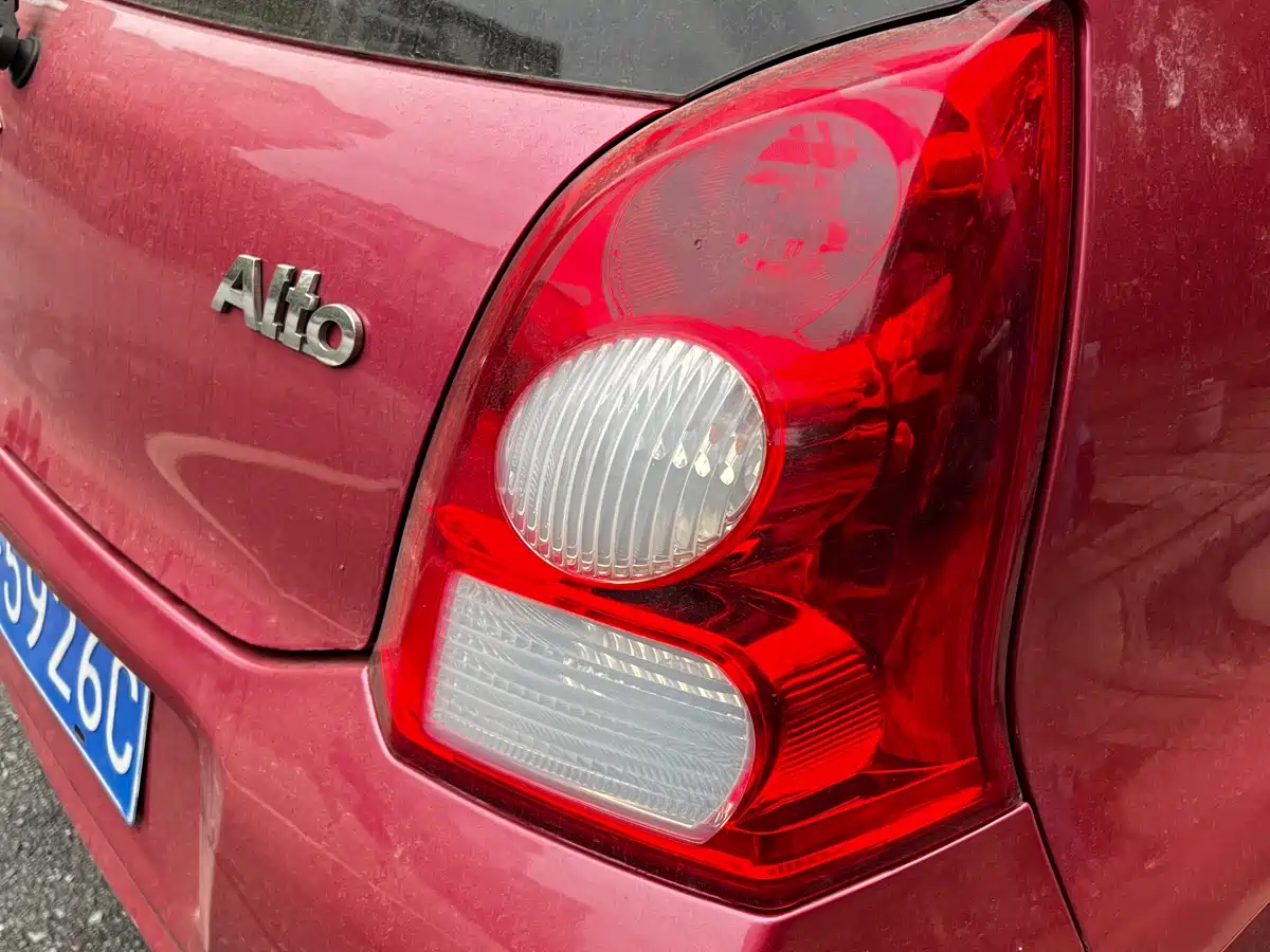 Фото 20 - Suzuki Alto