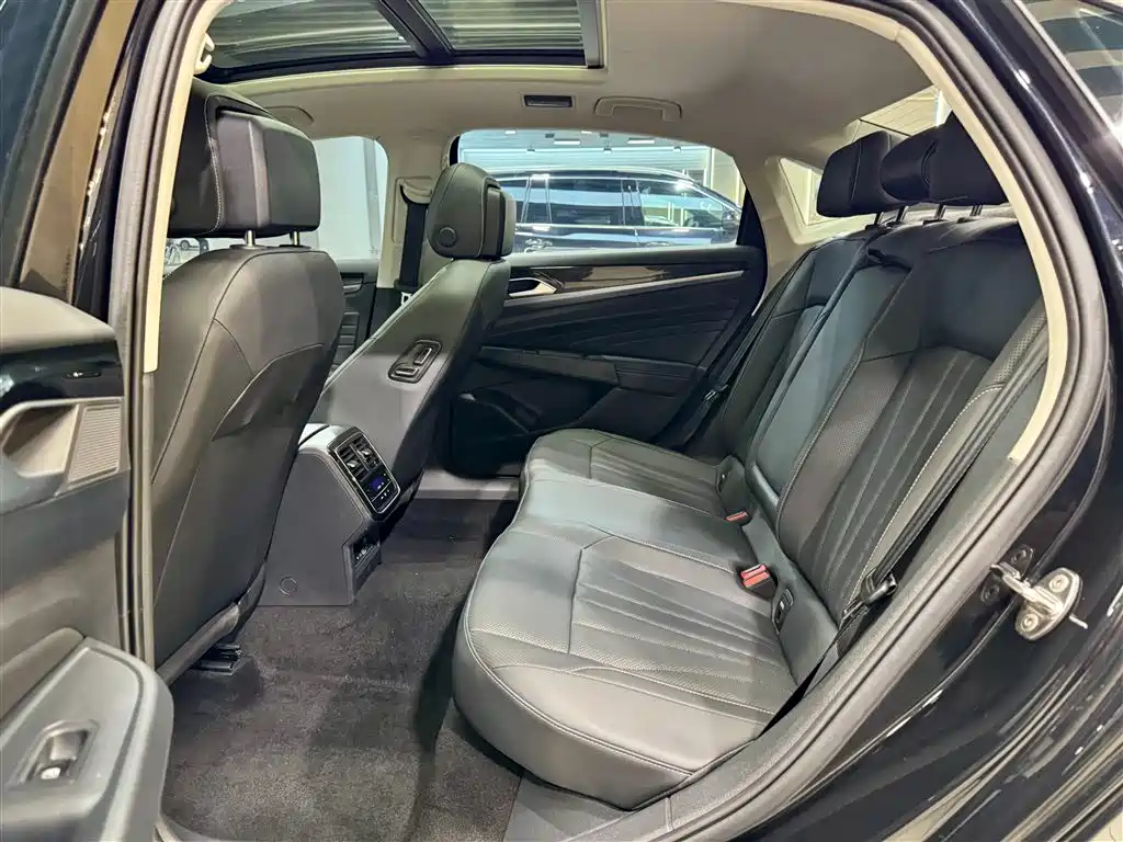 Volkswagen Passat 2025 Outstanding 380TSI Dragon Soaring Edition фото 20
