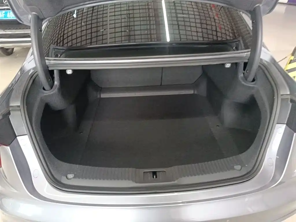 Hongqi H5 PHEV 2025 170 Super Hybrid Edition фото 19