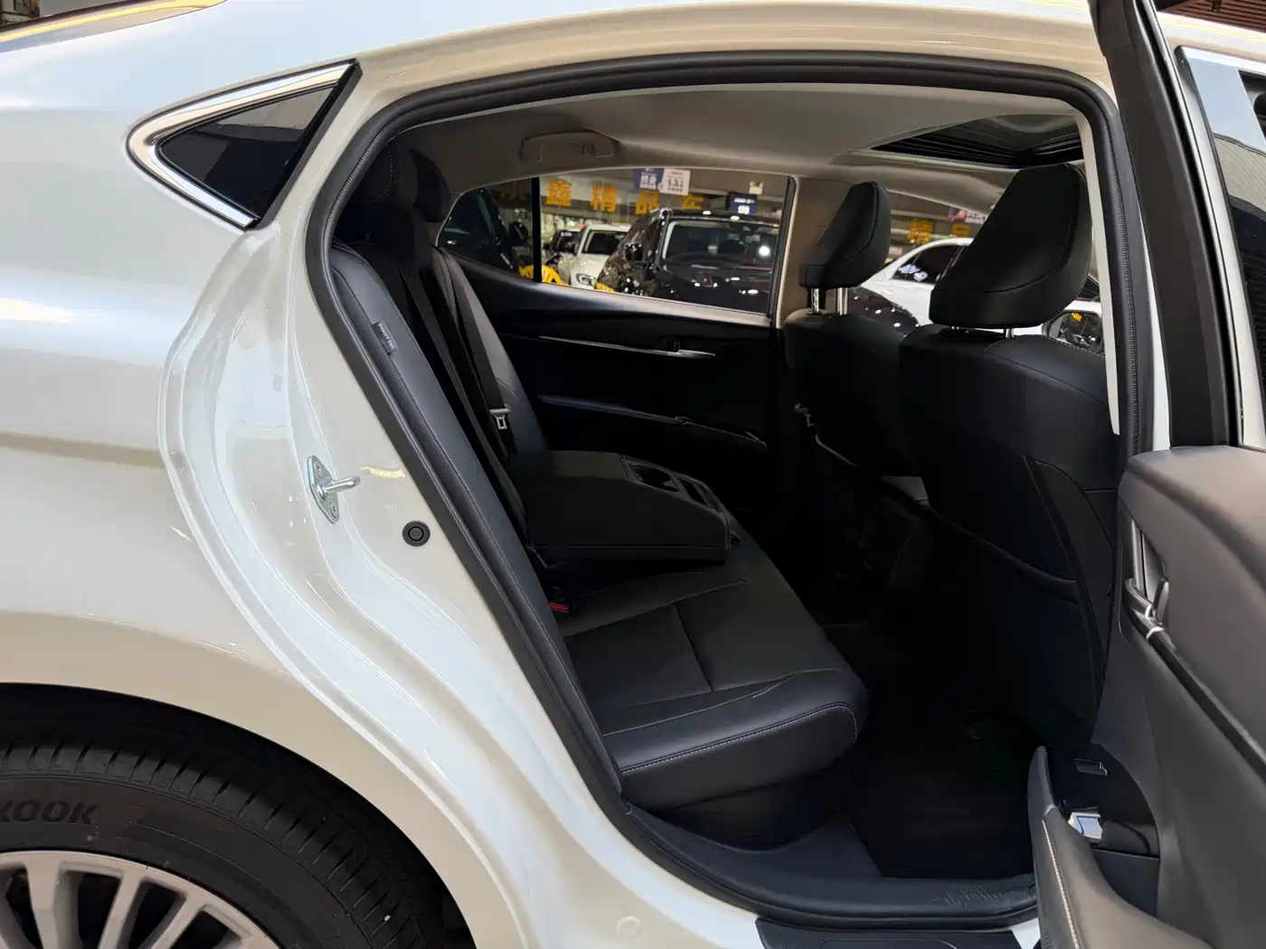 Toyota Camry 2024 Hybrid 2.0HE Elite Edition фото 14