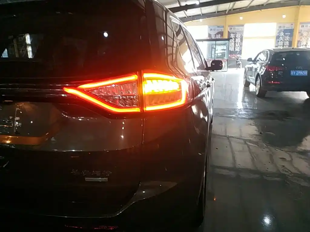 Ford Edge 2018 2018 EcoBoost 245 FWD Platinum 7-seater China V