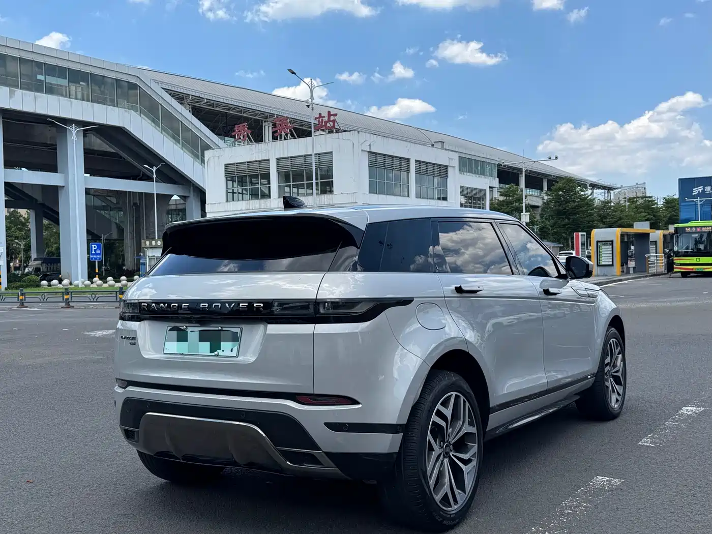 Land Rover Range Rover Evoque New Energy 2022 Range Rover Evoque L P300e Plug-in Hybrid фото 10