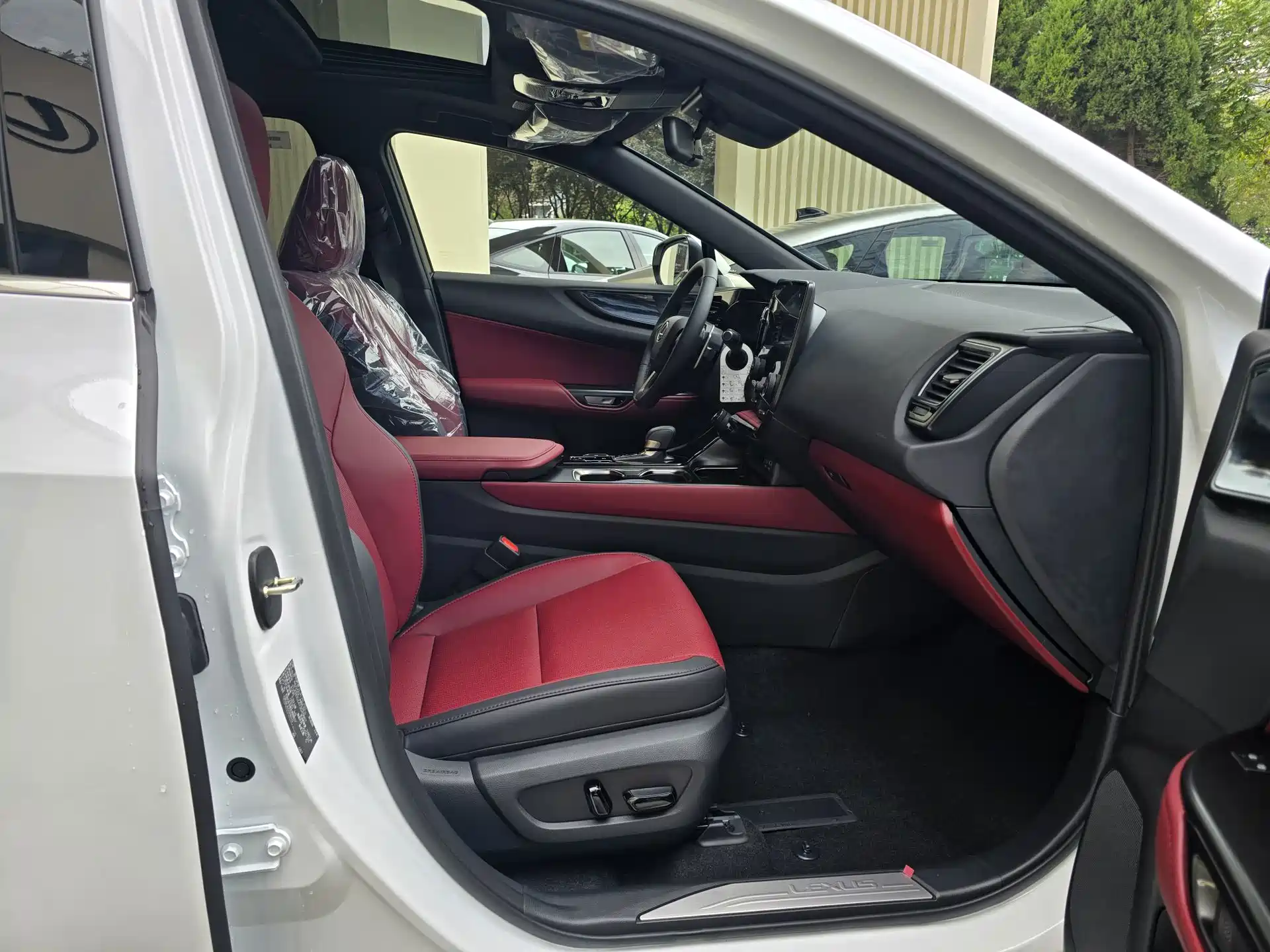 Фото 11 - Lexus NX