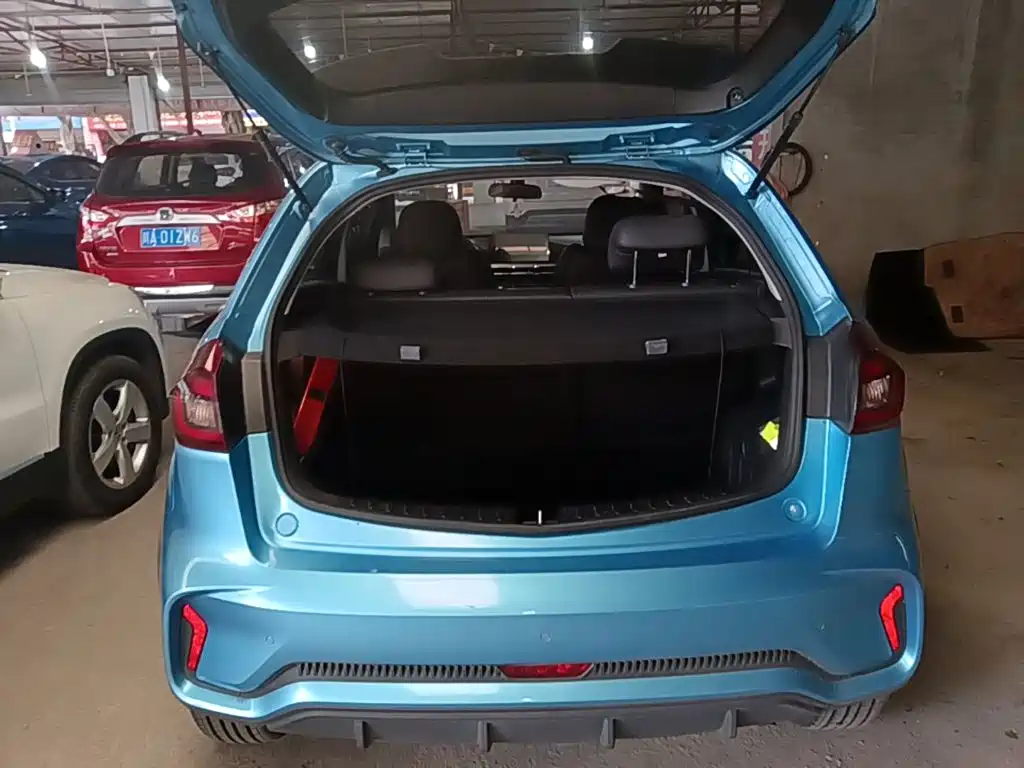 Фото 19 - Geely Vision X3