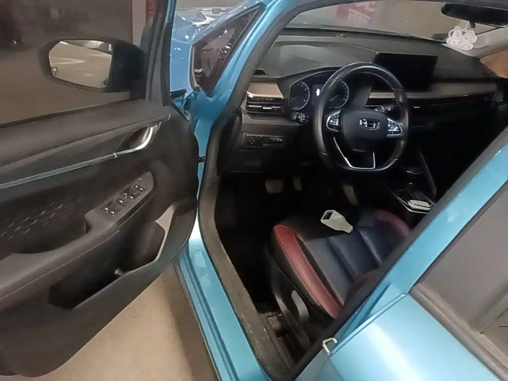 Фото 16 - Geely Vision X3