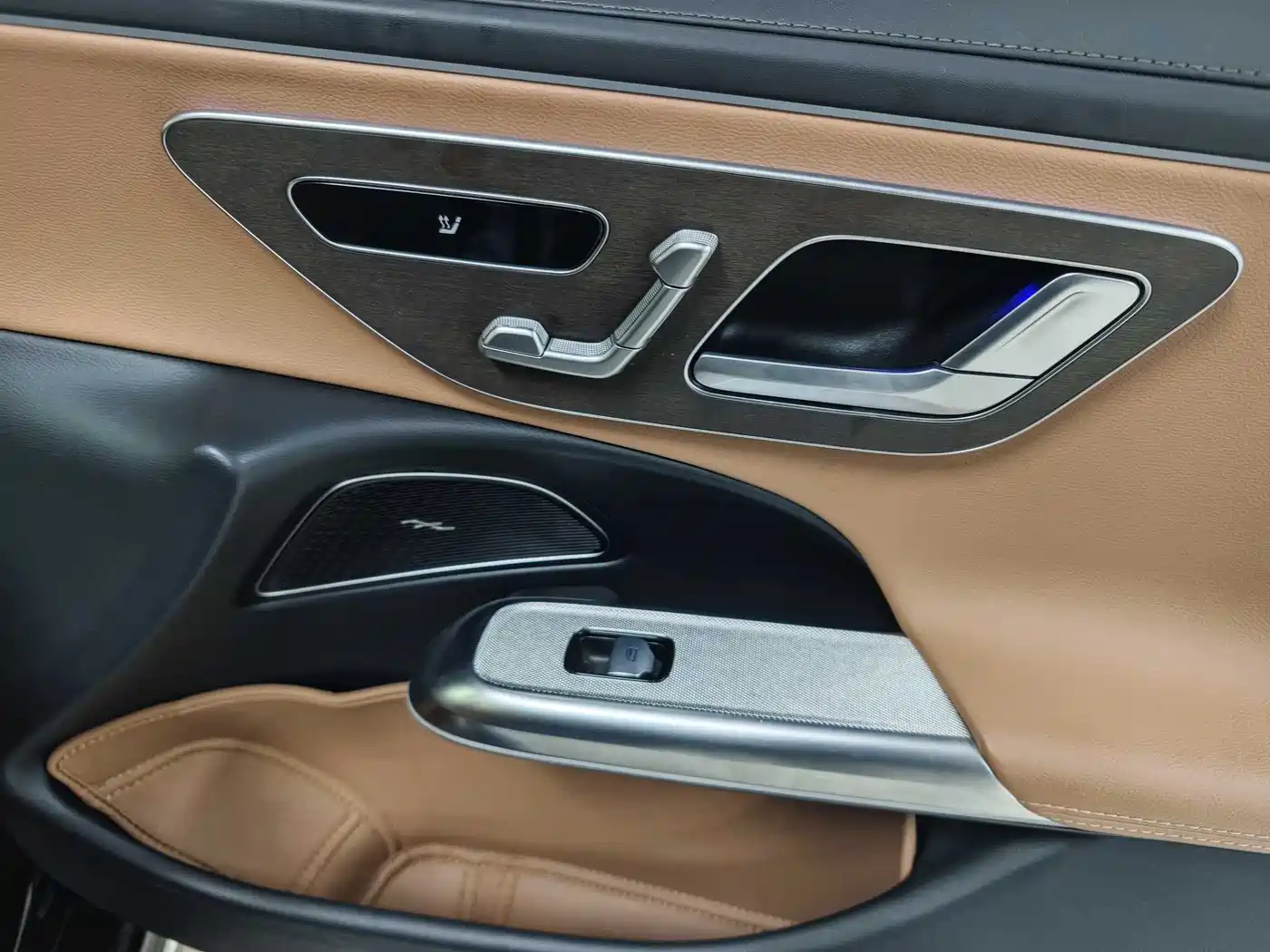 Mercedes-Benz E-Class 2025 E 300 L Fashion фото 17