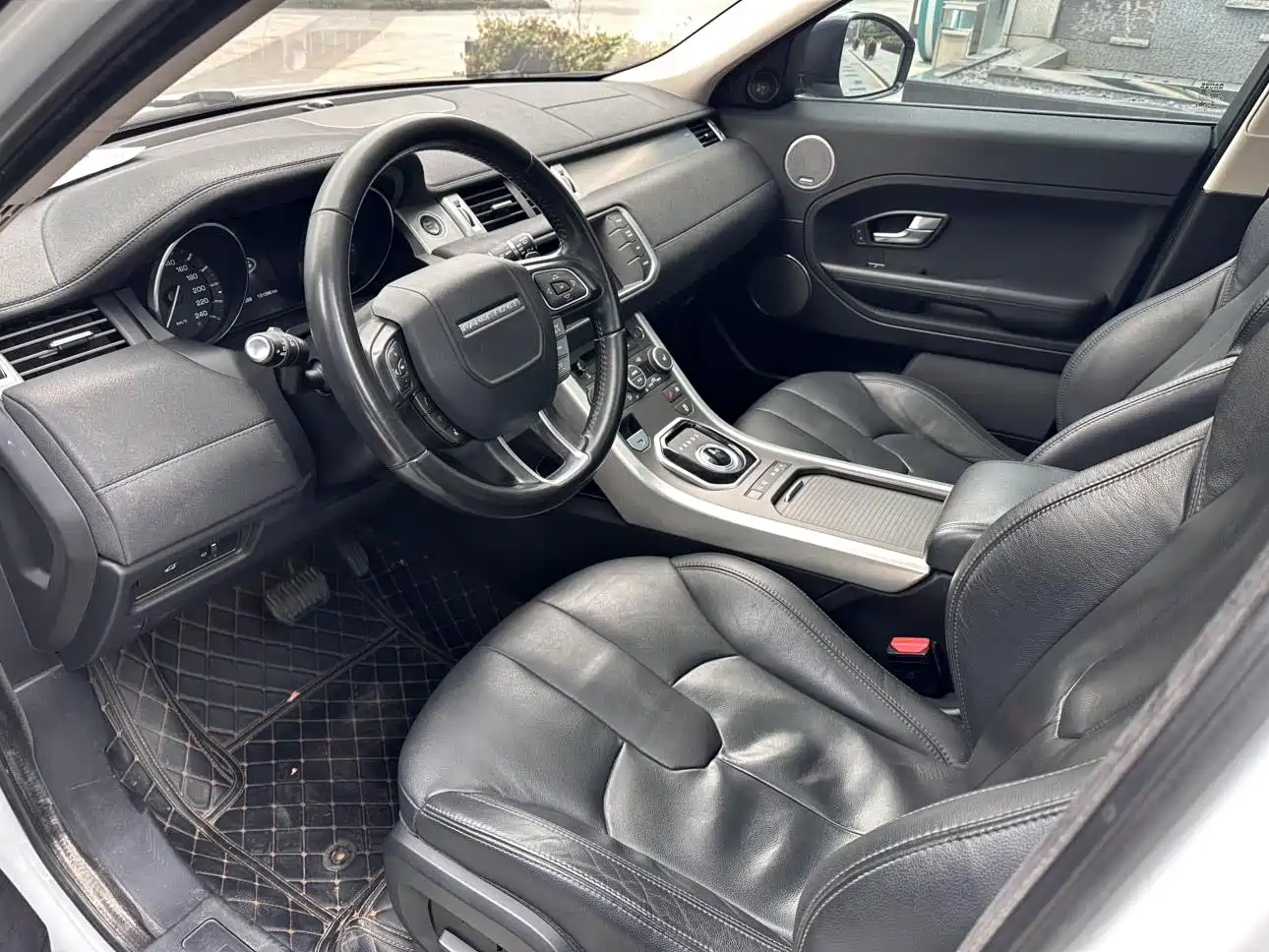 Land Rover Range Rover Evoque 2015 2.0T 5-Door Intelligent Edition фото 7