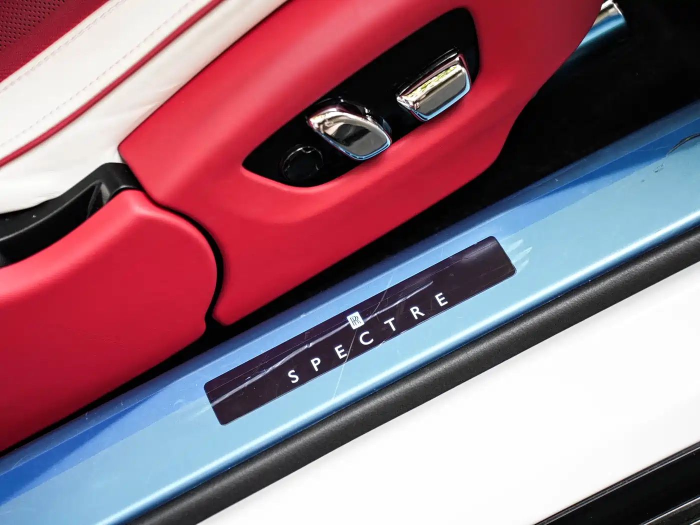 Rolls-Royce Spectre 2024 Standard Model фото 3