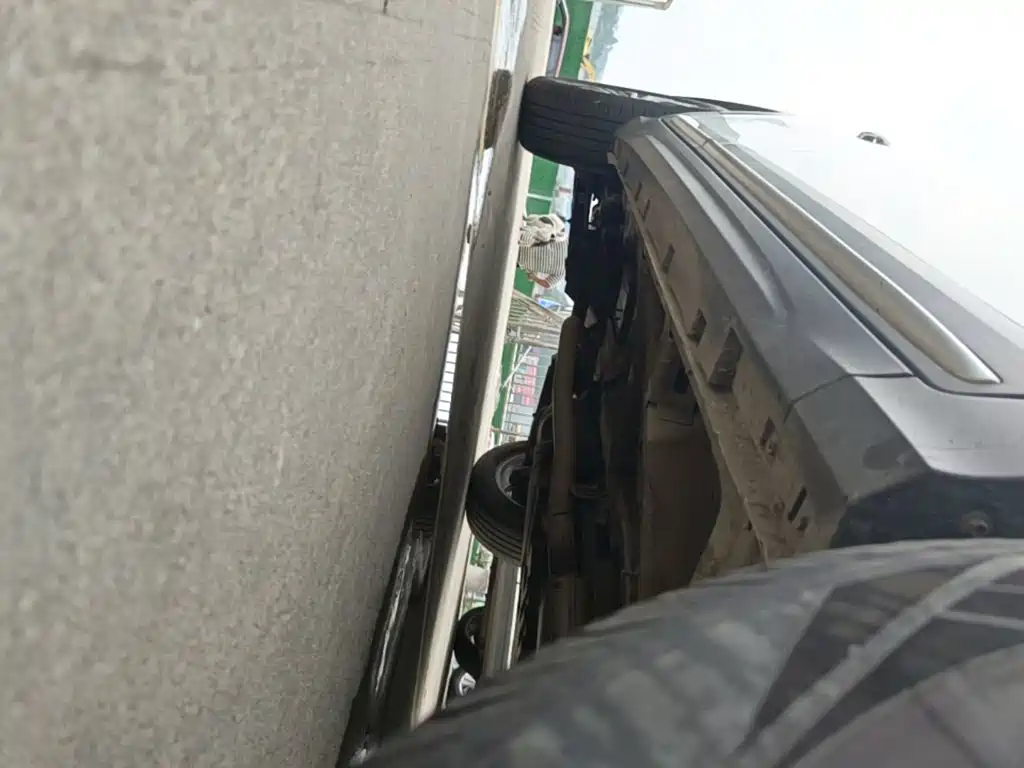 Фото 21 - Geely Atlas