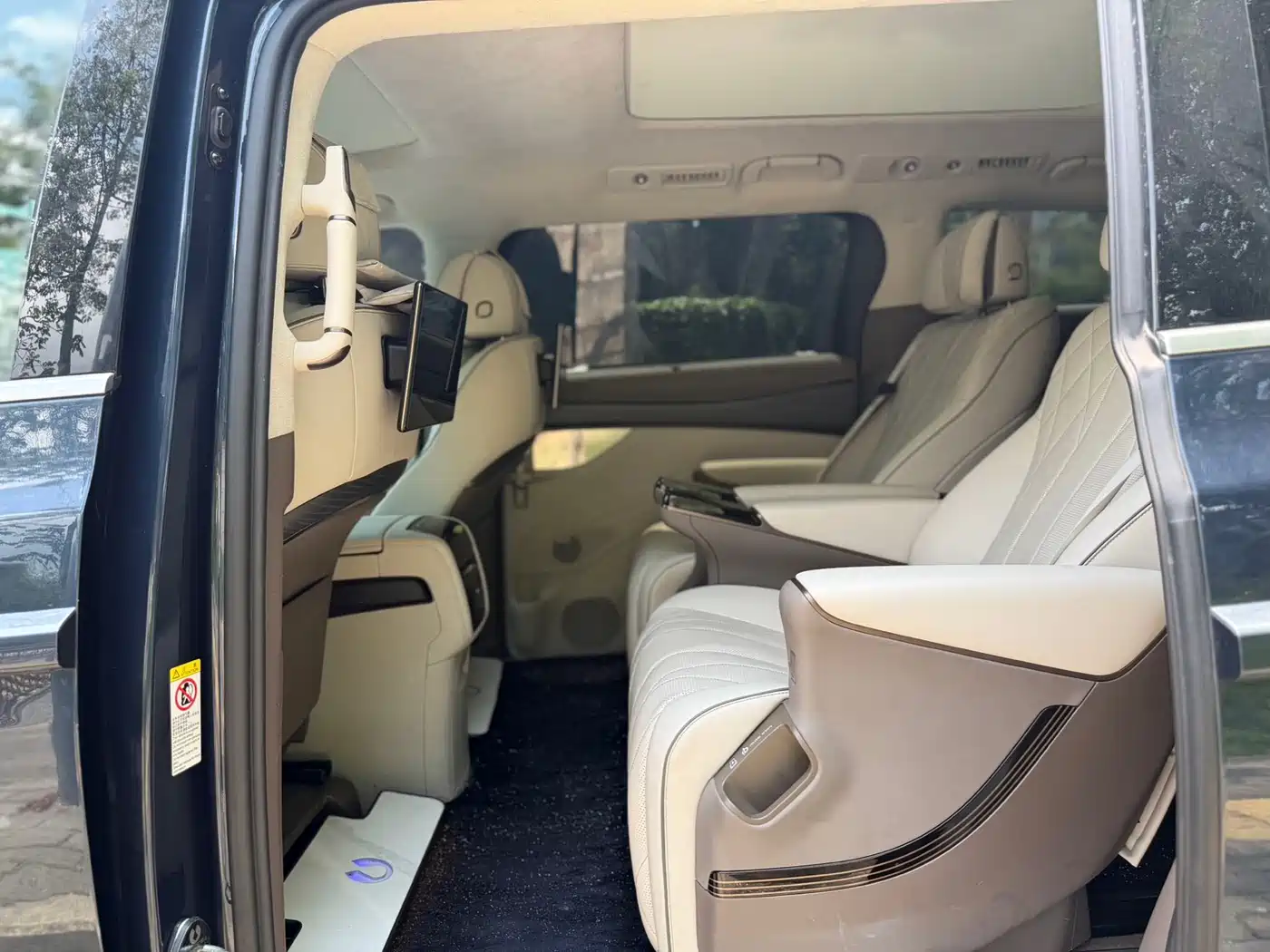Denza D9 2022 DM-i 970 AWD Flagship фото 5