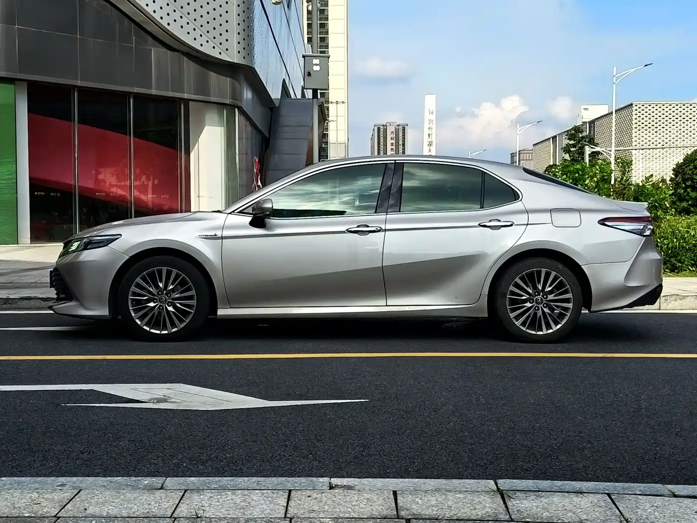 Toyota Camry 2019 Hybrid 2.5HG Luxury Edition China V фото 15