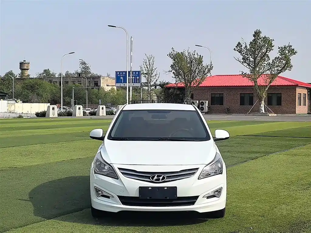 Hyundai Verna 2014 1.4L Automatic Smart GLS фото 2