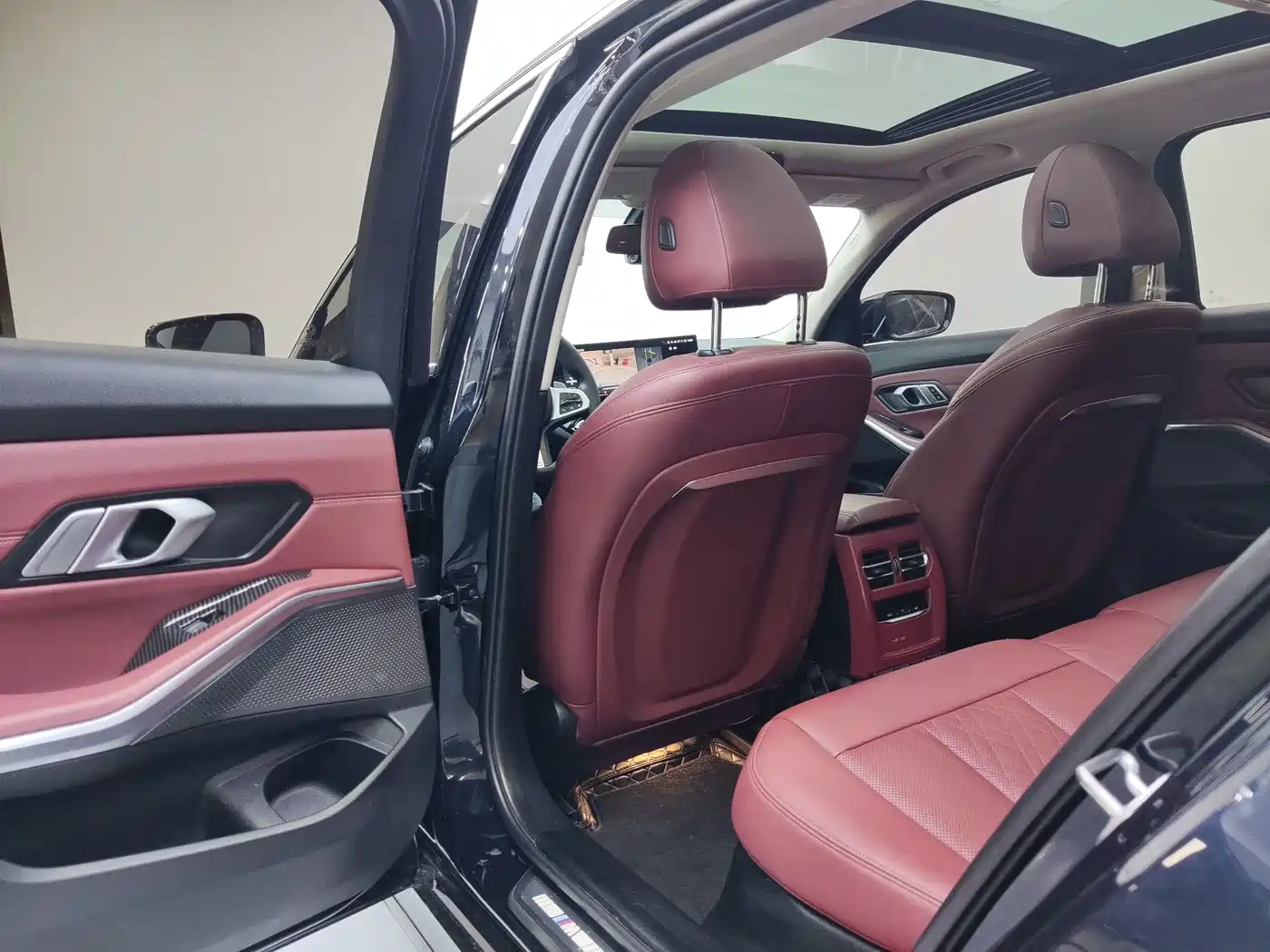 BMW 3 Series 2023 320Li M Sport Package фото 10