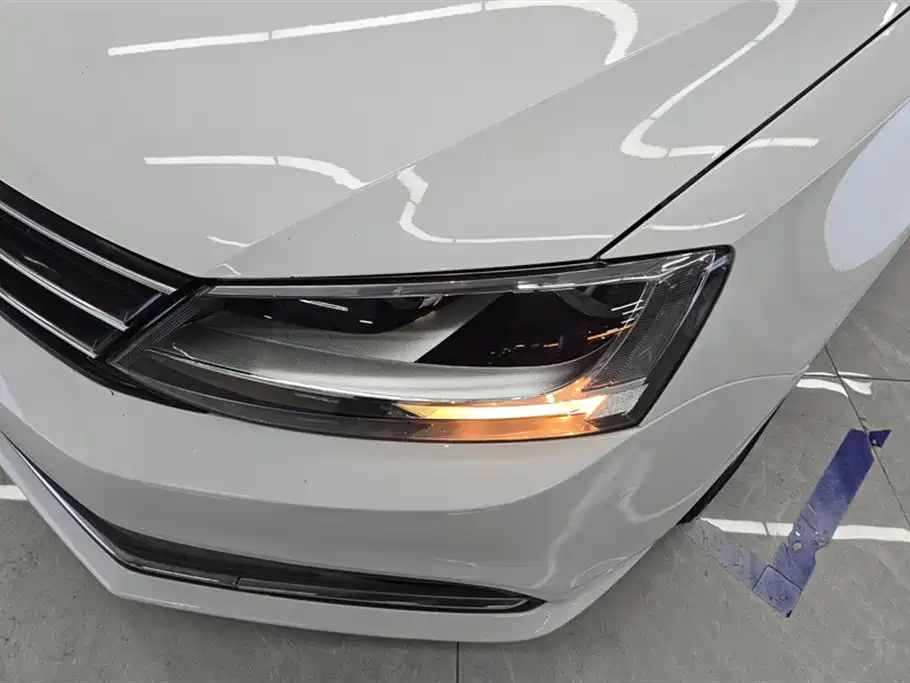 Volkswagen Sagitar 2015 230TSI Automatic Comfort фото 5