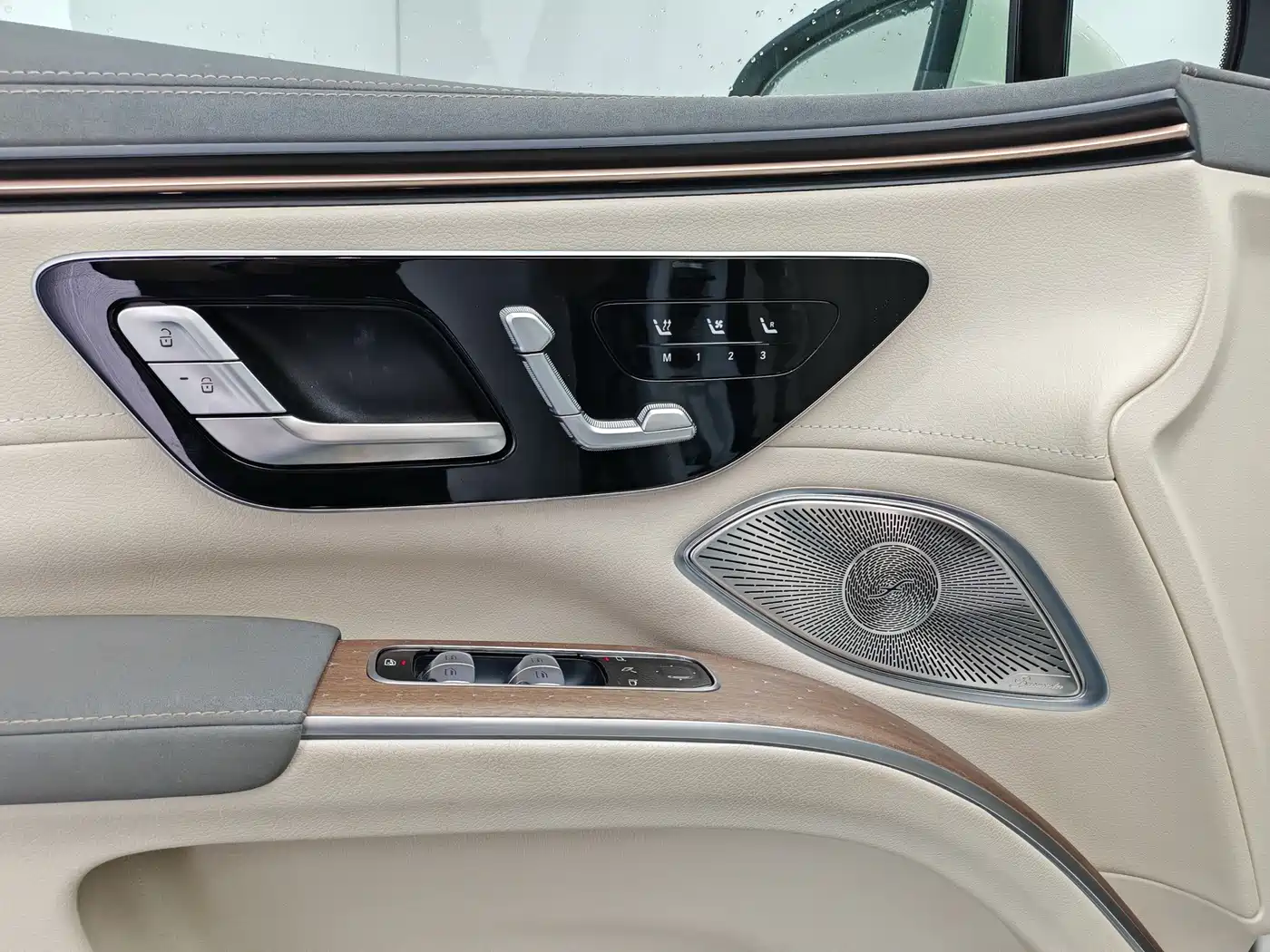 Mercedes-Benz EQS SUV 2023 450 4MATIC Luxury Edition фото 18