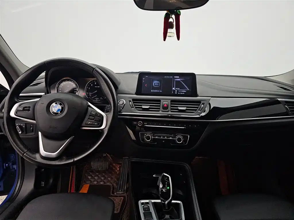 BMW 1 Series 2018 118i Sport Edition фото 13