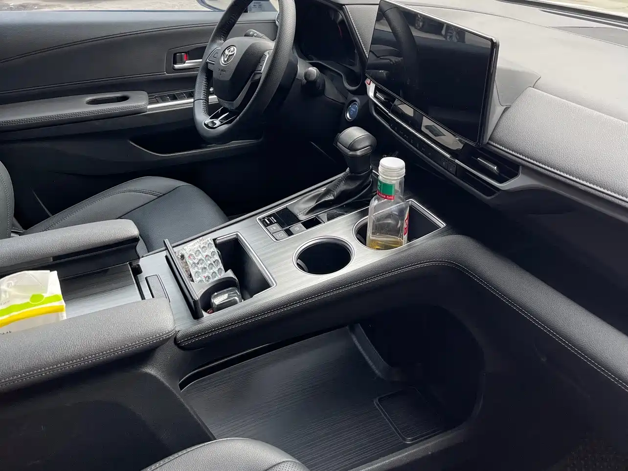Toyota Sienna 2023 2.5L Hybrid Premium Edition фото 7