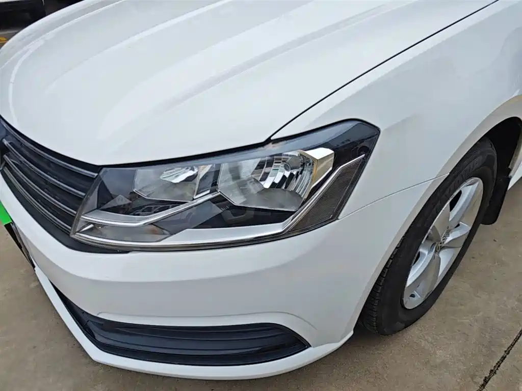 Volkswagen Lavida 2015 1.6L Automatic Trend Edition фото 24