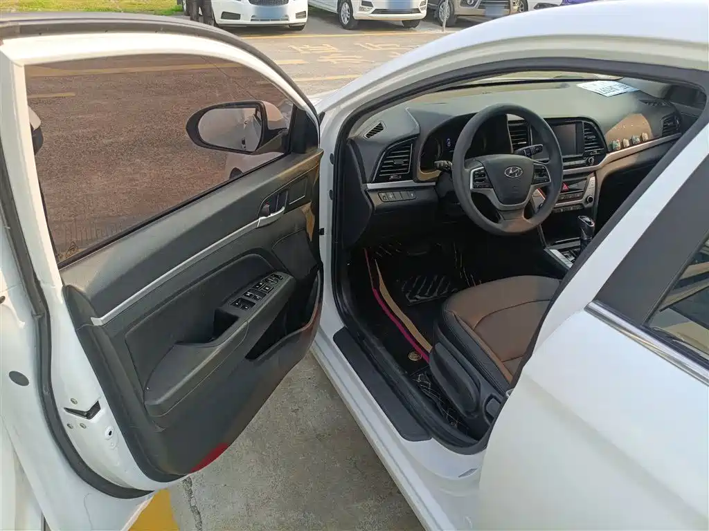 Hyundai Elantra 2016 Model 1.6L Automatic Smart Elite фото 16