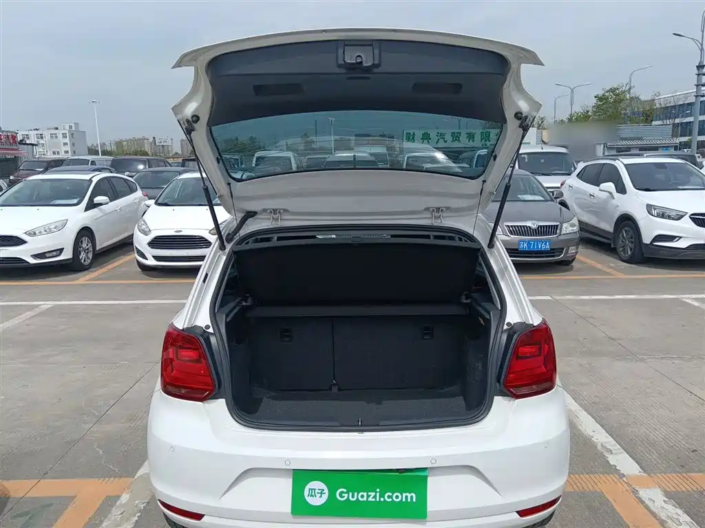 Volkswagen Polo 2014 1.4L Automatic Comfort Edition фото 15