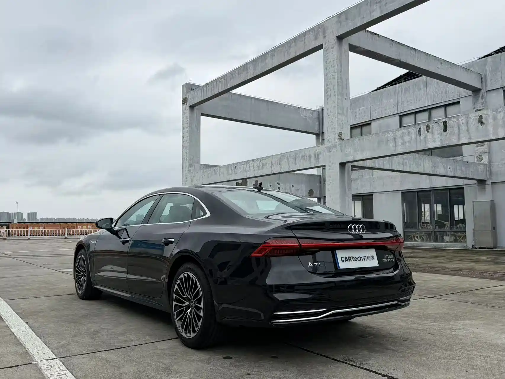 Фото 7 - Audi A7L