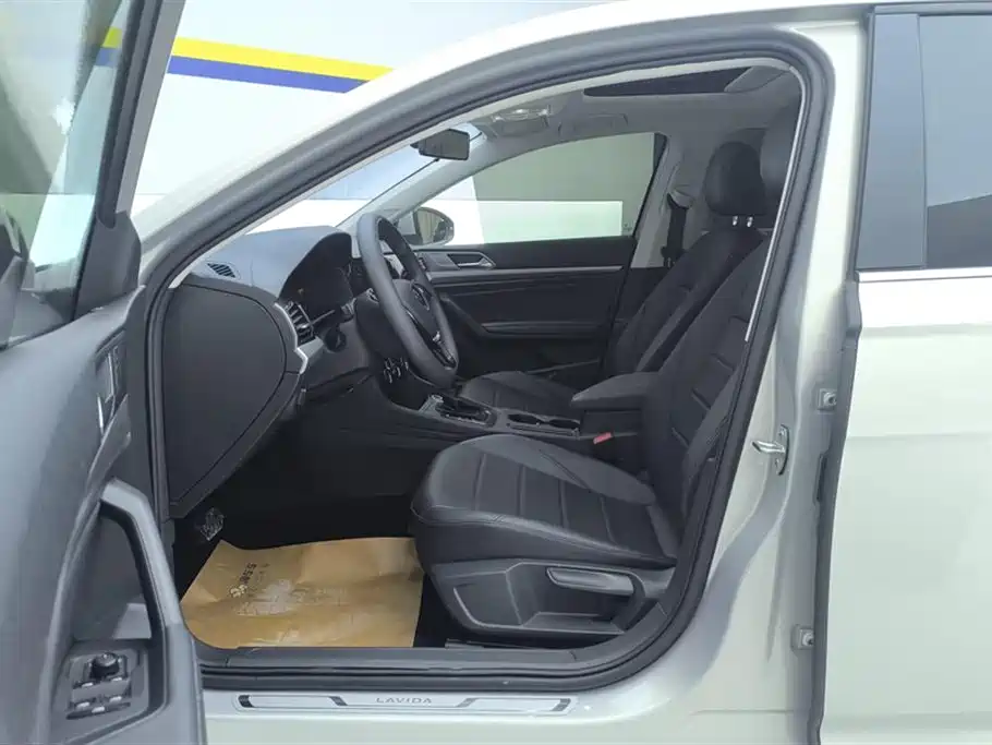 Volkswagen Lavida 2021 1.5L Auto Comfort Edition фото 9
