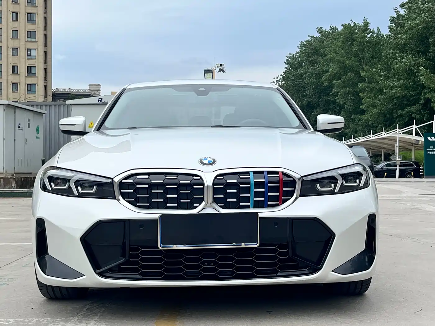 BMW 3 Series 2023 325Li M Sport Package фото 2