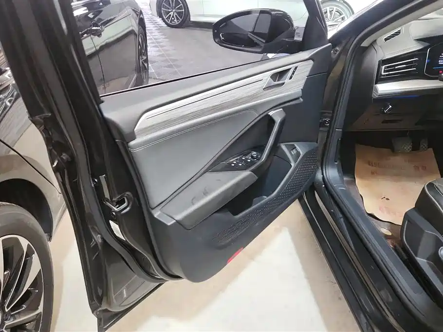 Volkswagen Sagitar 2023 300TSI DSG Surpassing Edition фото 7
