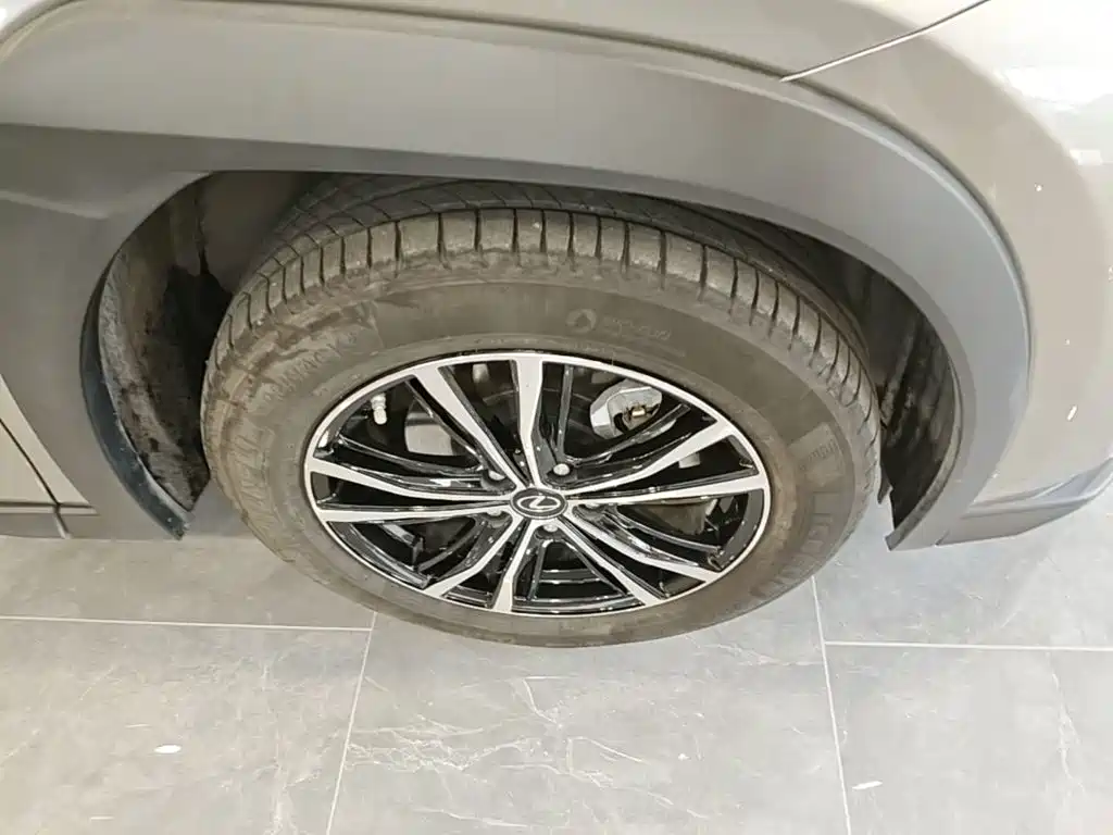 Photo 12 - Lexus UX