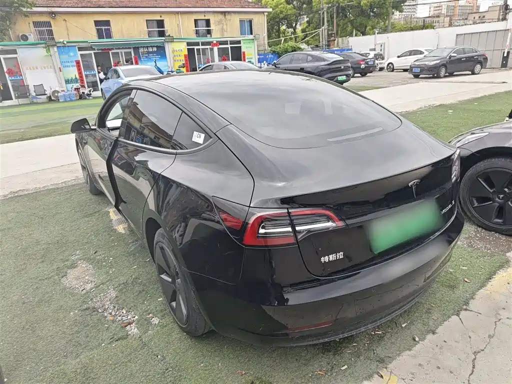 Фото 23 - Tesla Model 3
