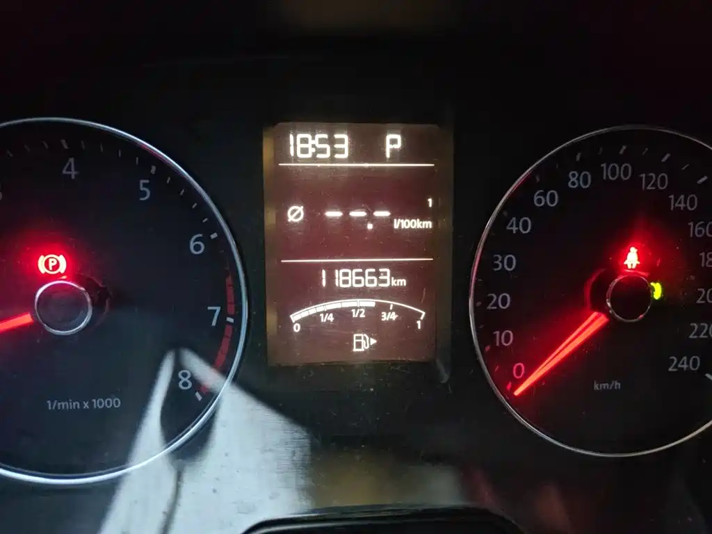Volkswagen Lavida Tour 2014 1.4TSI Automatic 30th Anniversary Edition фото 5
