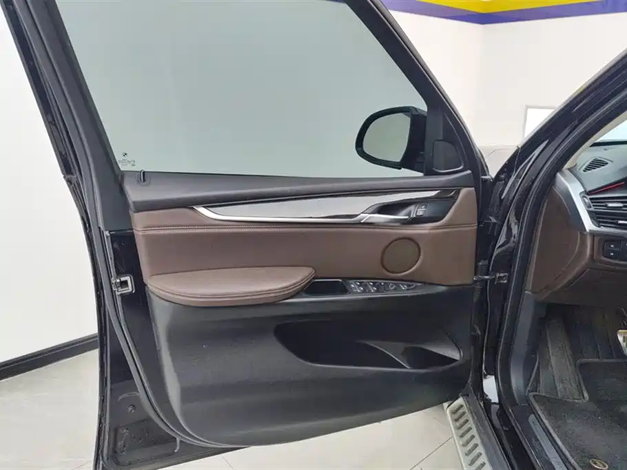 BMW X5 (Import) 2017 xDrive35i Leading Edition фото 7