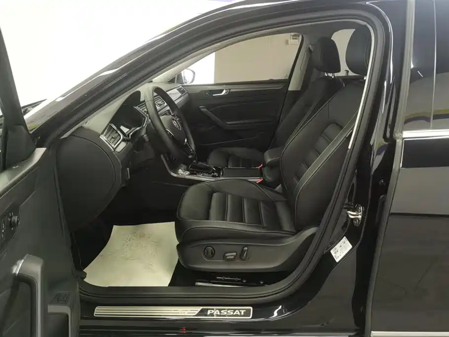 Volkswagen Passat 2017 330TSI DSG Prestige фото 9