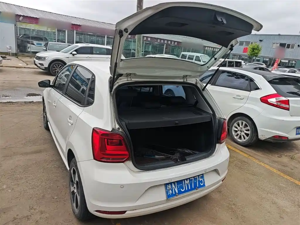 Volkswagen Polo 2014 1.4L Manual Trend Edition фото 19