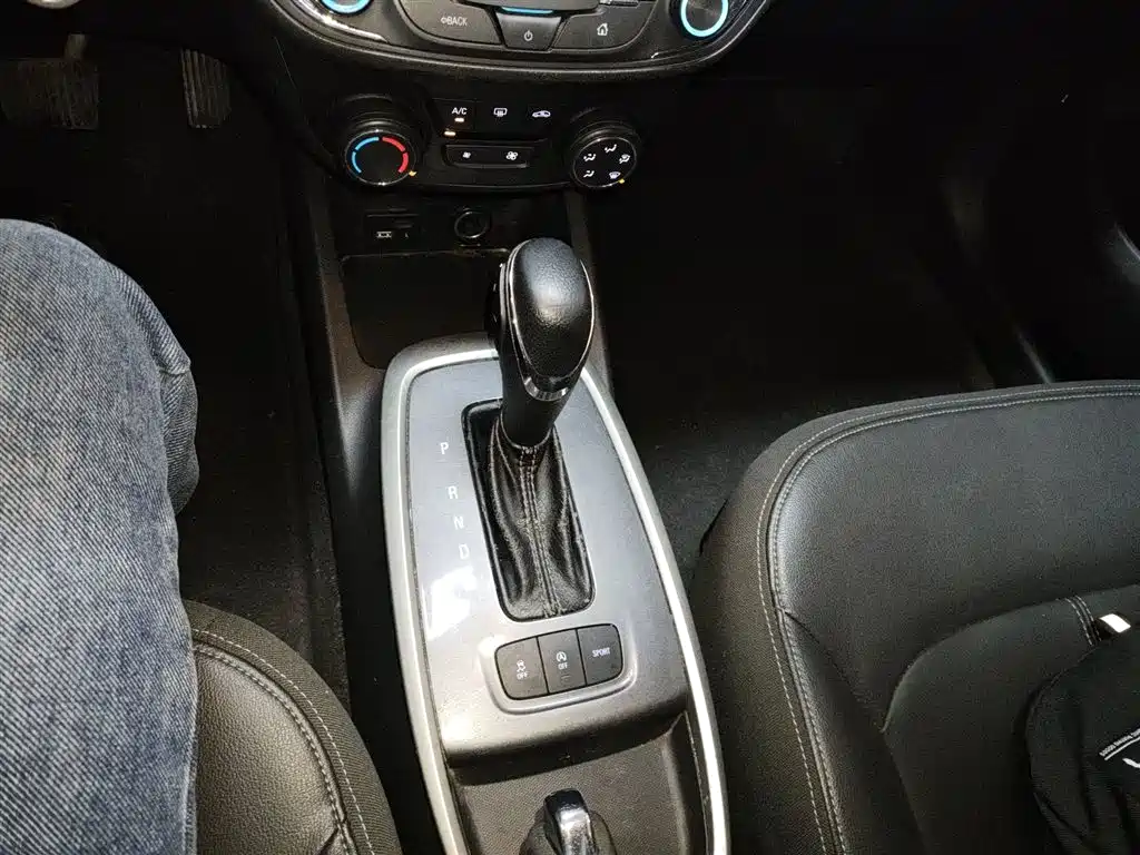 Chevrolet Lova RV 2016 1.5L Automatic Fun Edition фото 7