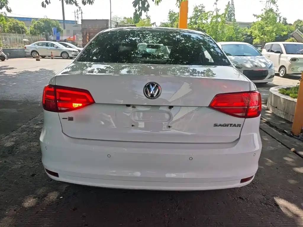 Volkswagen Sagitar 2017 1.6L Automatic Comfort фото 6