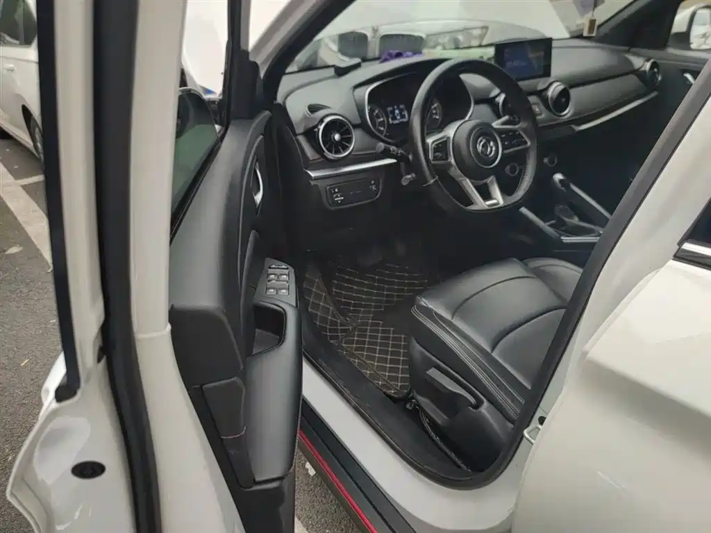 Dongfeng Fengguang Fengon 500 2022 2022 1.5L CVT Enjoyment Edition