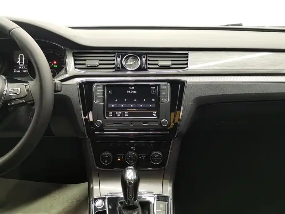 Volkswagen Passat 2017 330TSI DSG Prestige фото 13