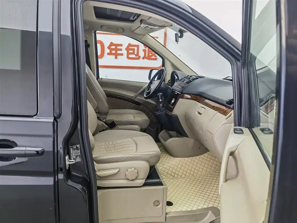 Mercedes-Benz Viano 2011 2.5L Luxury Edition фото 23