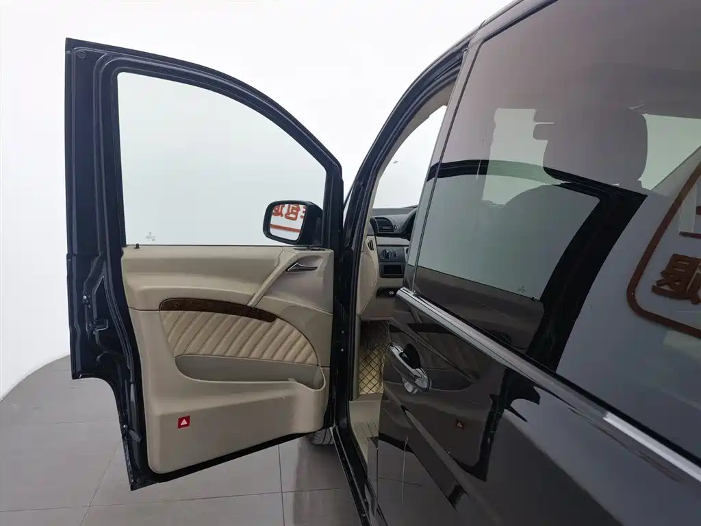 Mercedes-Benz Viano 2011 2.5L Luxury Edition фото 8