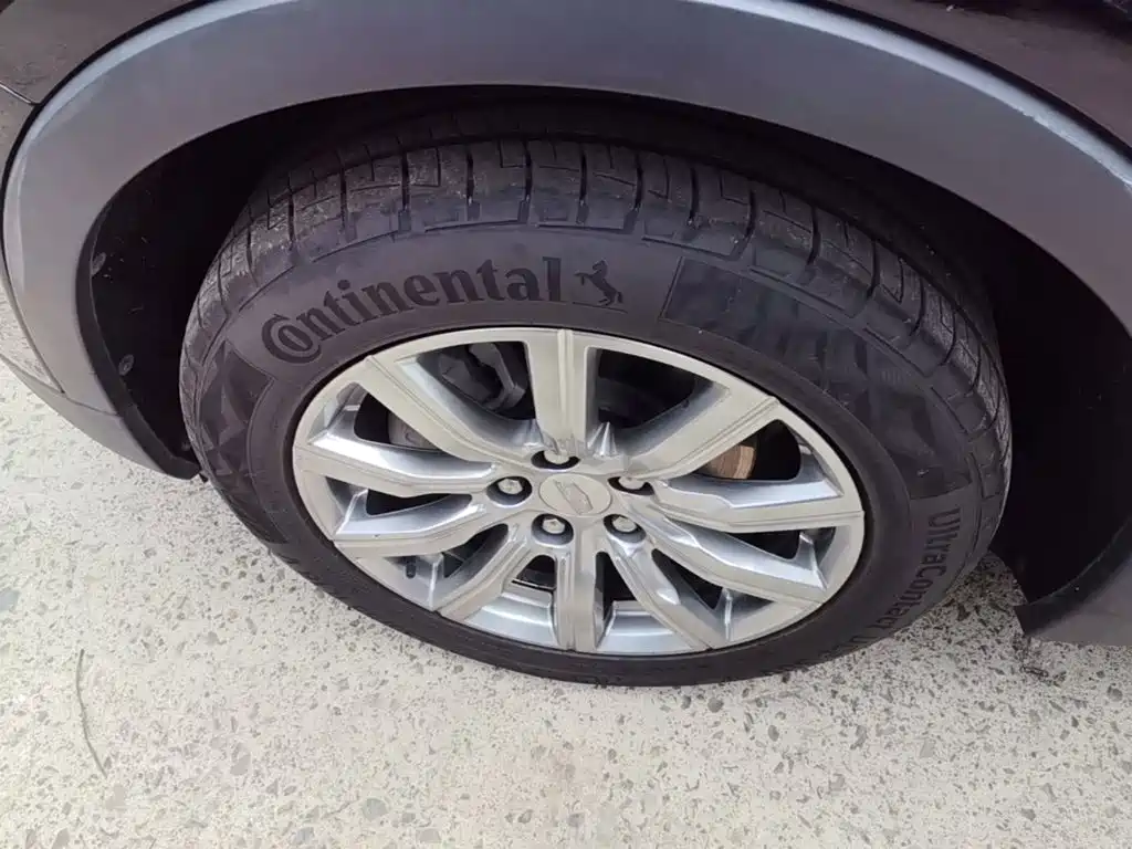 Фото 23 - Cadillac XT4