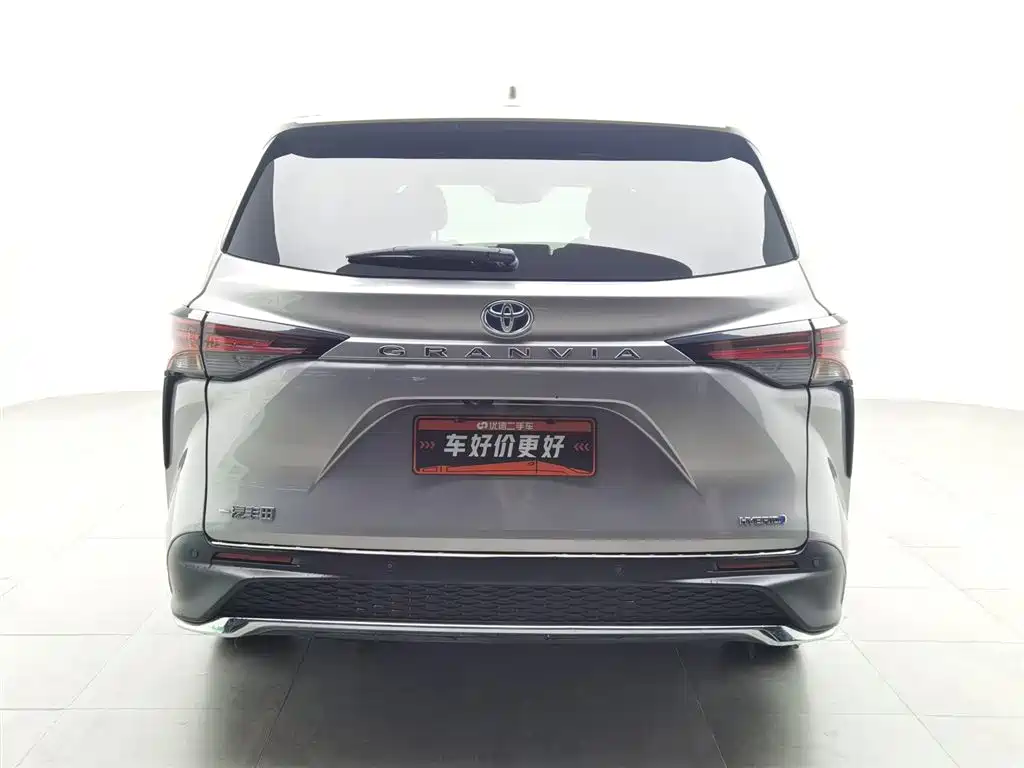 Toyota Granvia 2023 2.5L Hybrid Comfort Edition фото 4