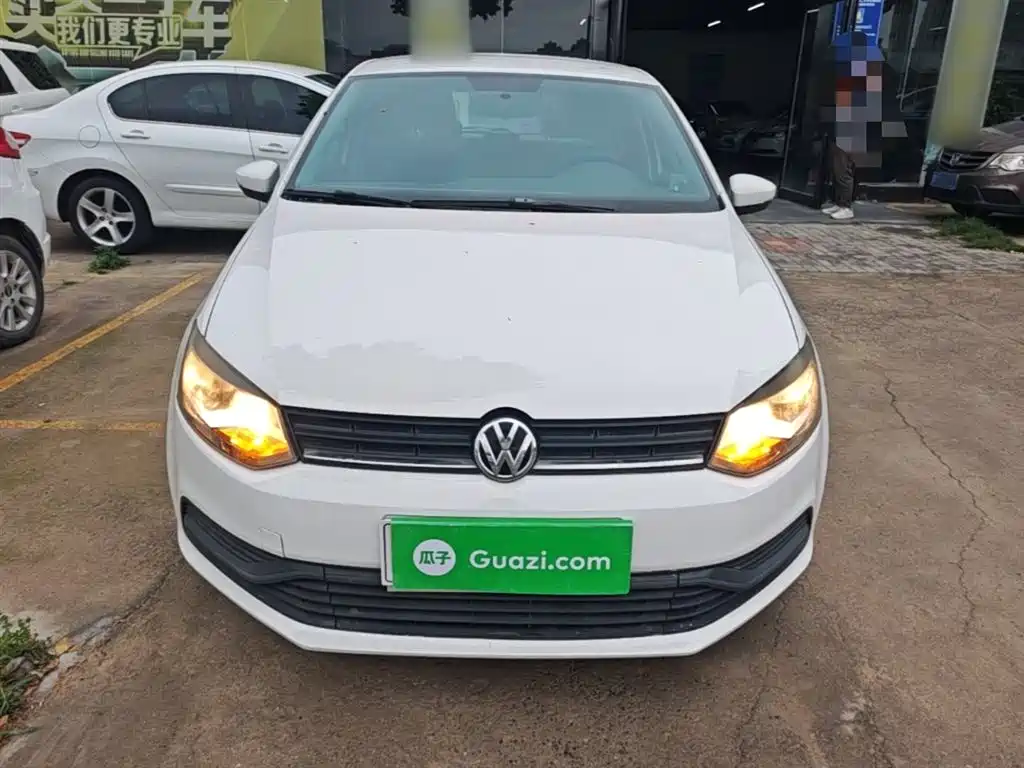 Volkswagen Polo 2014 1.4L Manual Trend Edition фото 3
